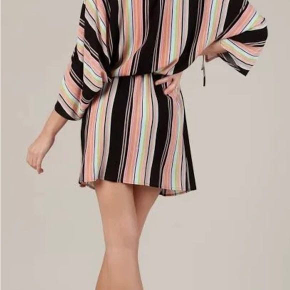 LUCCA NWT STRIPED PEACH & BLACK DEEP V-NECK WIDE CAFTAN SLEEVES SZ: SMALL - Picture 2 of 8